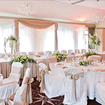 Shamrock فندق آثلون